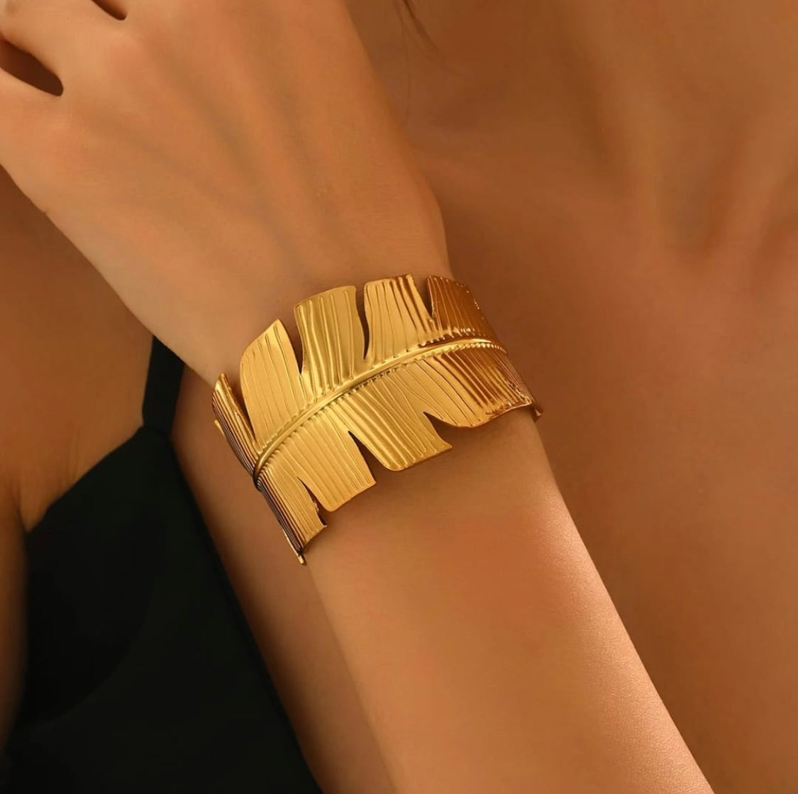 Trendy Gold  Bracelet Leaf Texture