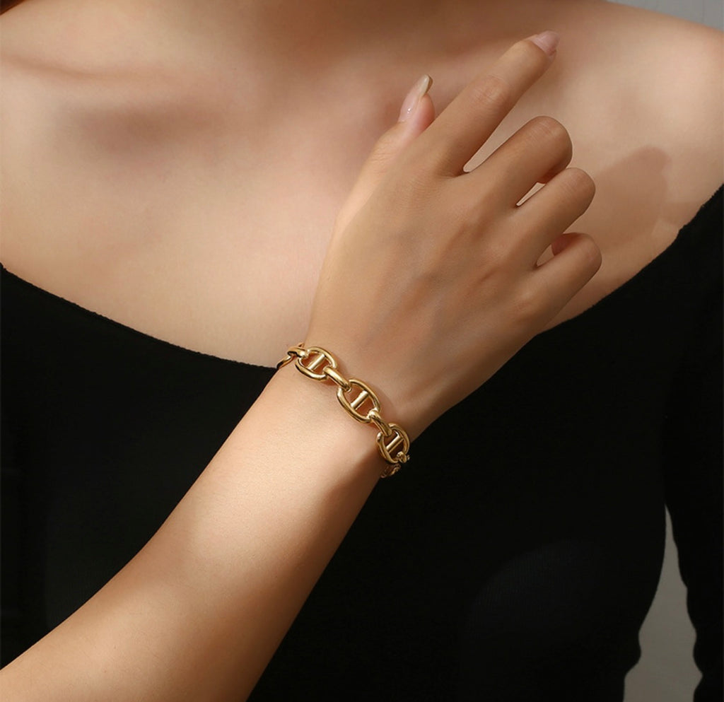 Gold Cuff Chain Bracelet by Tashyam