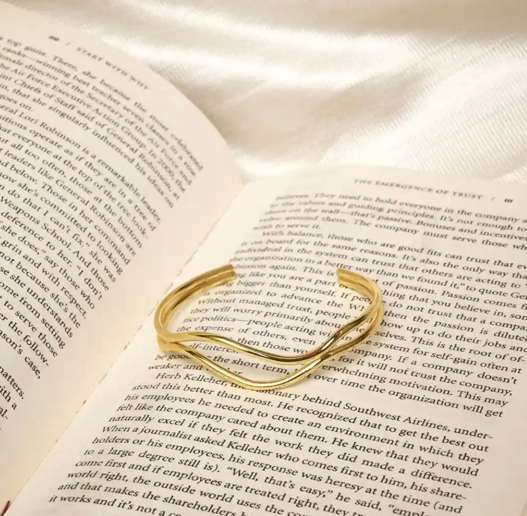 Curvy Bracelet Gold Plated Stainless Steel by Tashyam