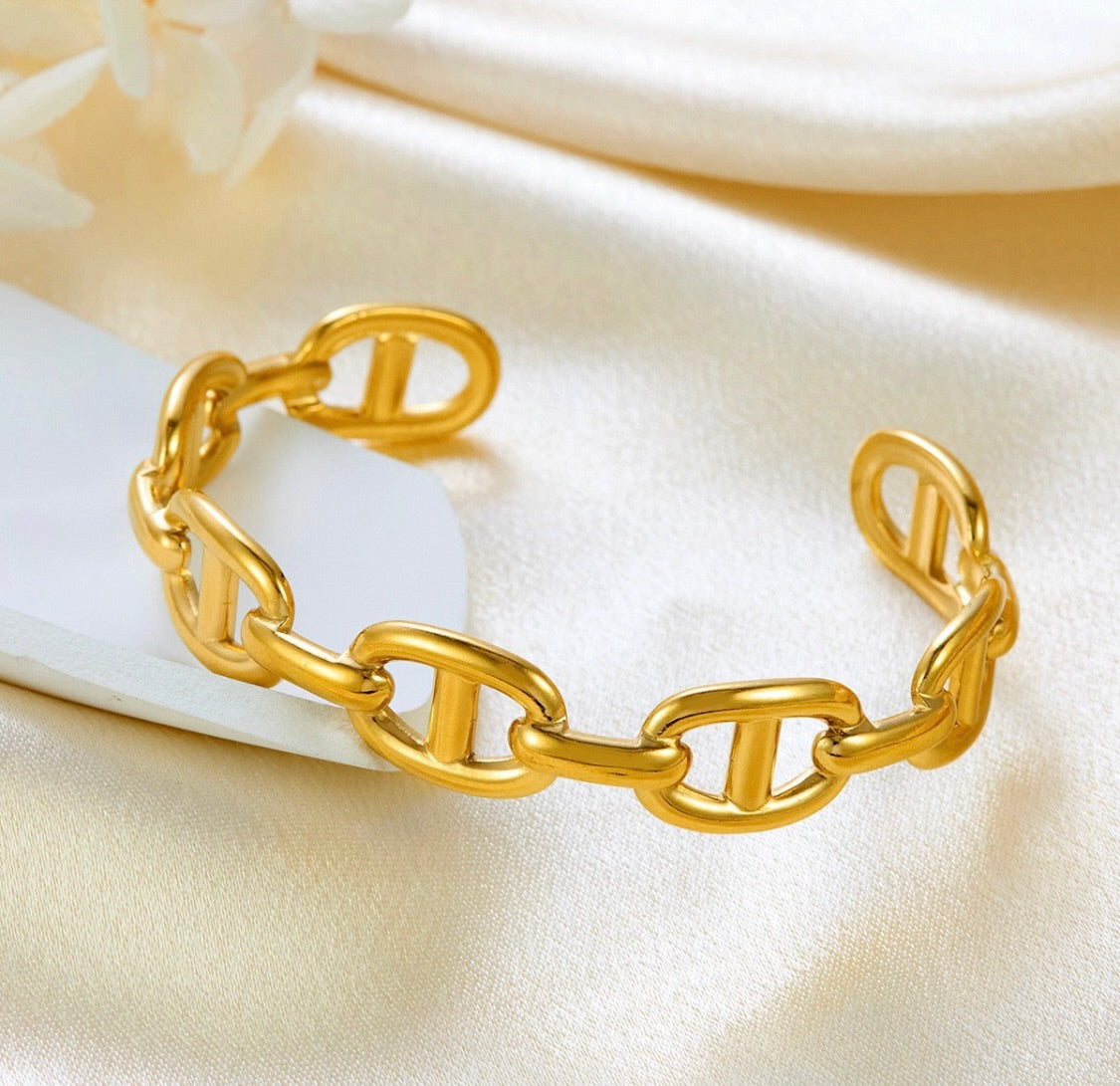 Gold Cuff Chain Bracelet by Tashyam