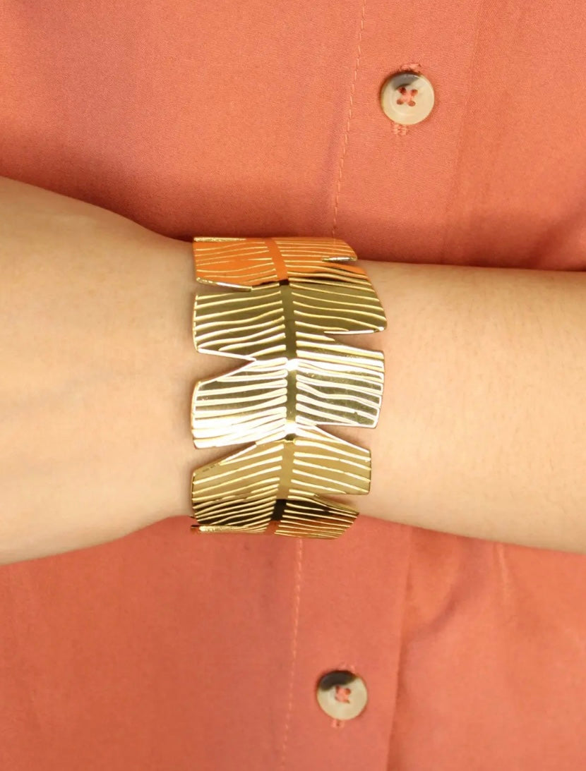 Trendy Gold  Bracelet Leaf Texture